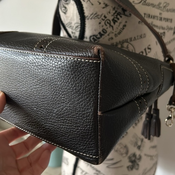 Vintage Dooney & Bourke Brown Pebbled Leather Round Logo Small Hobo Bag - Picture 6 of 12